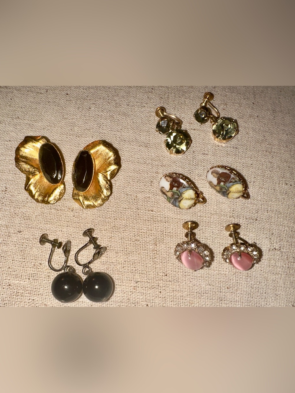 5 pairs of Vintage Gold-Tone Floral Screw and Clip-On Earrings w Green & Pink